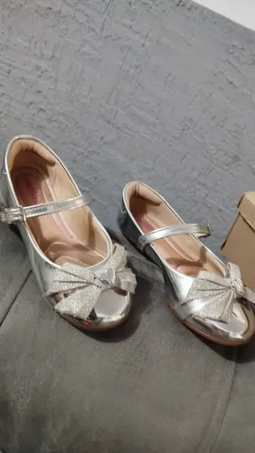 Vendo sapato prateado luxo tamanho 28 marca Molekinha