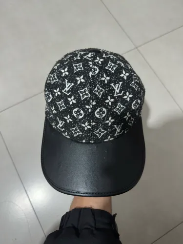 Boné LV importado 