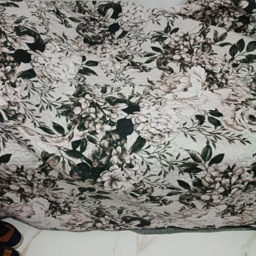 Vendo essa colcha de solteiro com a fronha semi nova tipo edredon