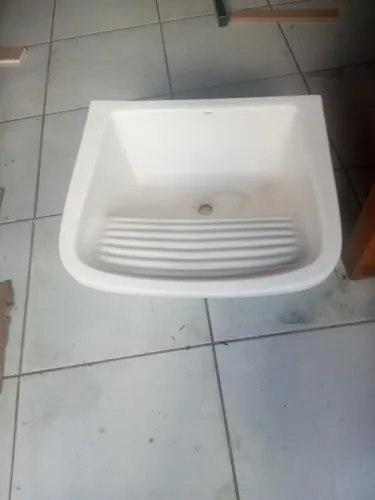 Tanque de lavanderia Celite seminovo. Negociável!