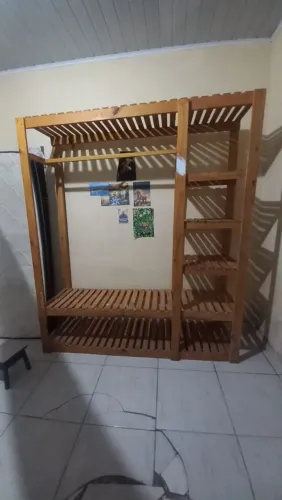 Guarda Roupa Aberto