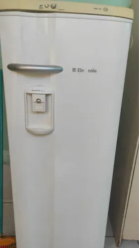 Geladeira Eletrolux branca
