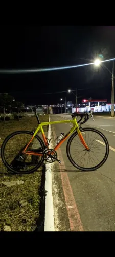 Bicicleta speed Trek em carbono