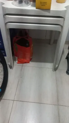 Mesas e bancos
