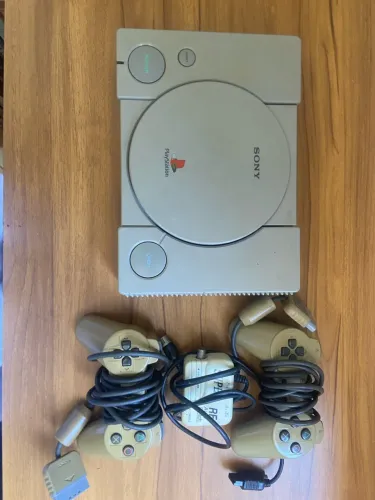 PS1 fat usado + 2 controles + modelador de RF
