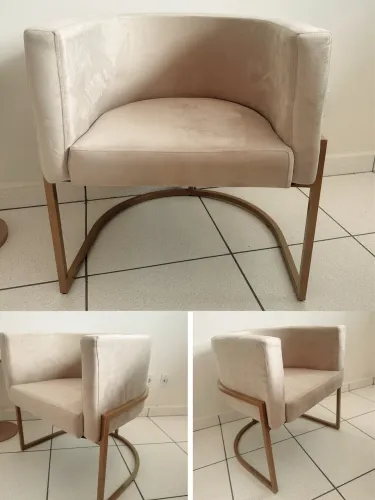Poltrona Decorativa em Veludo Bege com Base Dourada - Moderna e Elegante