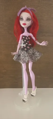 Boneca Opereta praia monster high