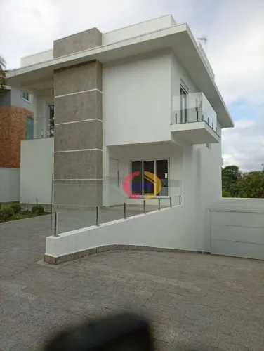 CASA À VENDA NO CONDOMÍNIO ARUJÁ V