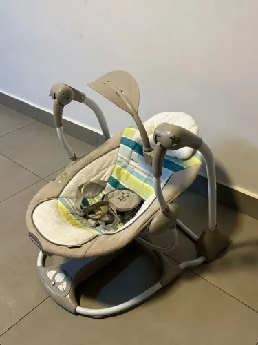 Cadeira de balanço automática e portátil para bebês