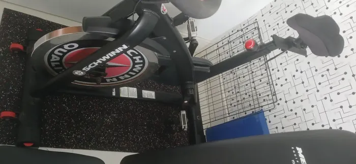 Bicicleta ergometrica Schwinn usado.