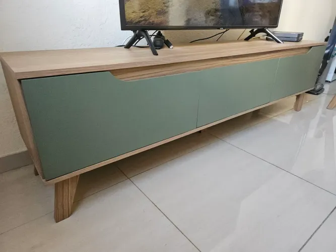 Rack para TV 180cm 2 portas 1 Gaveta