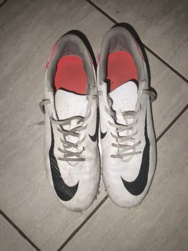 Chuteira Nike mercurial vapor 15 campo. Usanda pouco tempo está em um estado bom