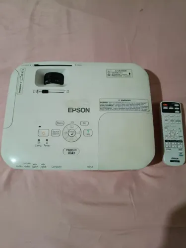 Data show Epson Power lite x14 funcionando