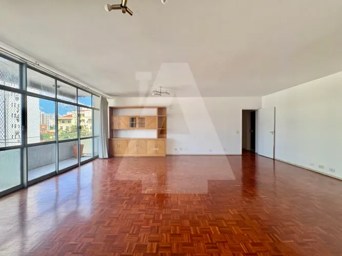 200m² com varanda e planta generosa na Vila Buarque
