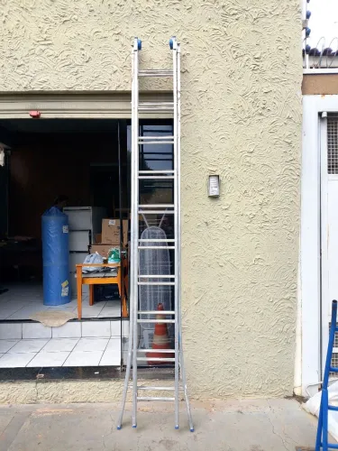 Escada extensível 2 x 10 degraus alumínio