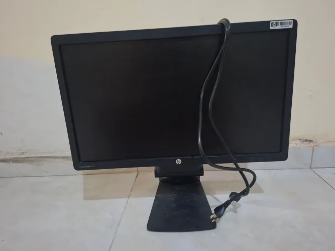 Monitor Hp 21", rotação 90°, 60 hz (Tela quebrada)