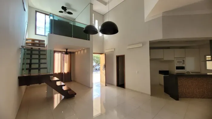 Imóvel para aluguel possui 200 metros quadrados com 3 quartos