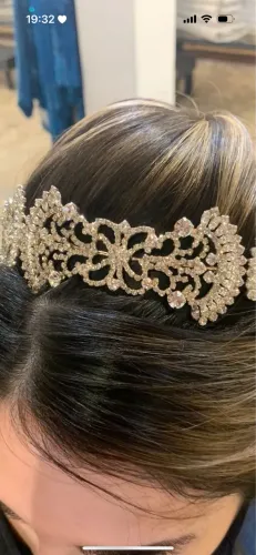 Tiara em cristal para noivas ou 15 anos da casa ASSUF
