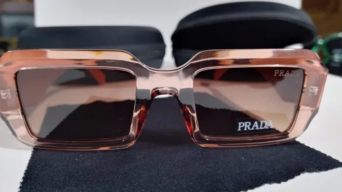 Óculos Prada feminino novo foto real