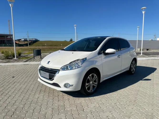 Peugeot 208 Griffe 1.6 Flex 16V 5P Aut. 2014