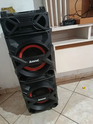 Vendo este Som torre amvox ótimo estádo muito bom