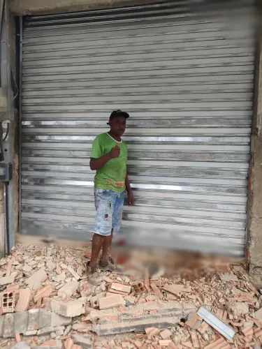 Porta de enrolar manual para loja medida largura ? 300 altura ? 300