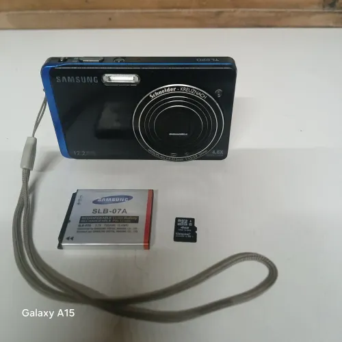 Vendo essa câmera digital da Samsung TL220 Duas tela