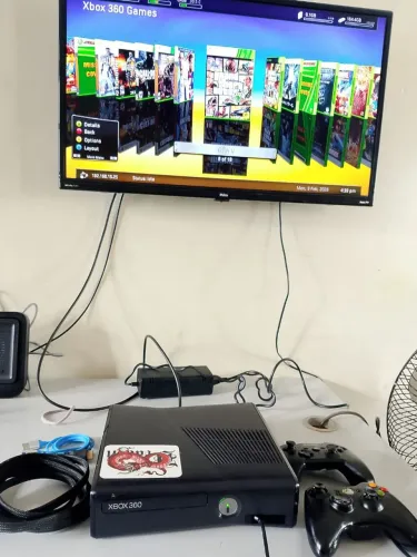 Vendo Xbox 360 desbloqueado faço entrega aceito cartão