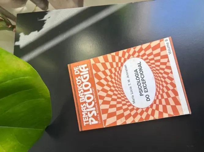 Temas básicos de Pscilogia | Livro Usado