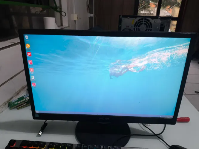 Monitor 19 polegadas HDMI e VGA