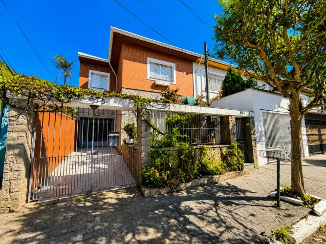 Casa para venda em Vila Cordeiro com 3 quartos, sendo 2 suítes, 150m²