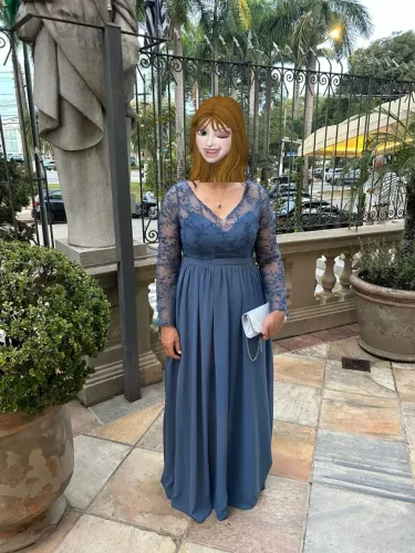 Vestido de luxo para festas acompanha sandália vizzano