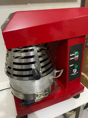 Vendo Masseira para salgados industrial e de mesa entrega 5Kg de massa pronta por ciclo
