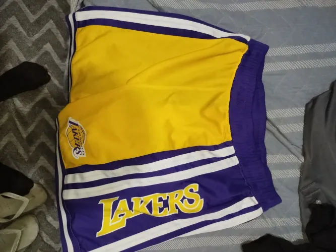 Bermuda e camisas originais