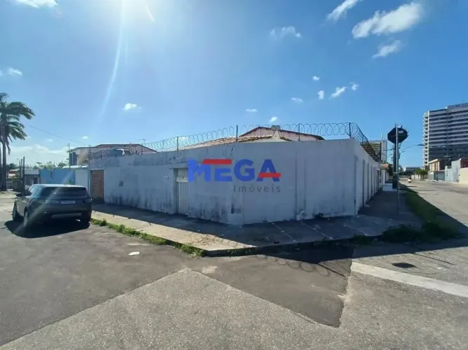 Casa com 3 quartos no bairro Pici em Fortaleza, CE