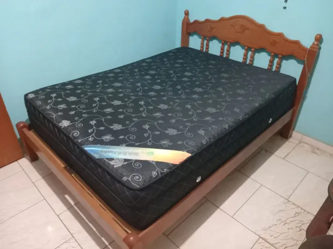 CAMA CASAL MADEIRA + COLCHÃO C/ MASSAGEADOR