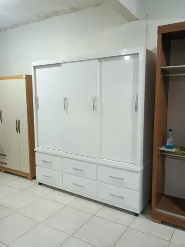 Guarda roupas casal em bloco de madeira pronta entrega