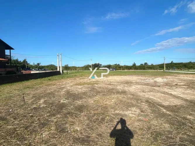 Terreno a venda Praia da Pinheira com 704m²