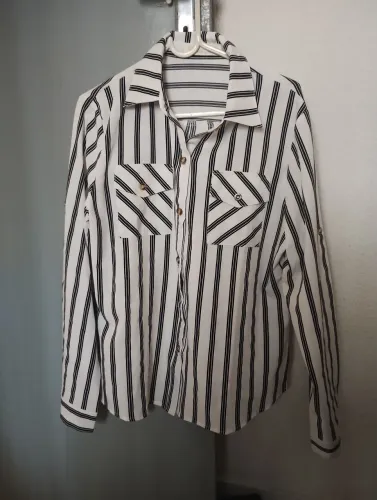 Camisa de listra socilal , em excelente estado de conservação.