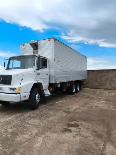 Vendo caminhão truck bau
