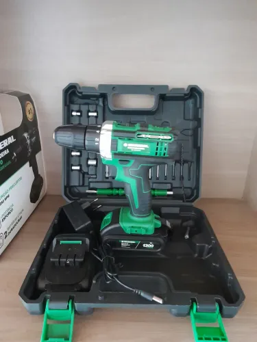 Vendo essa parafusadeira e furadeira