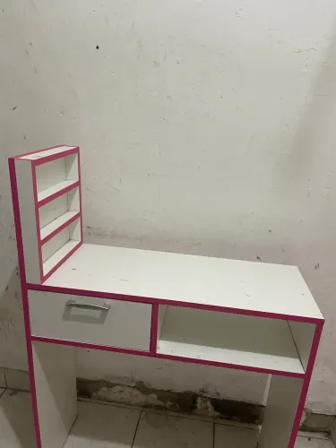 MESA DE MANICURE