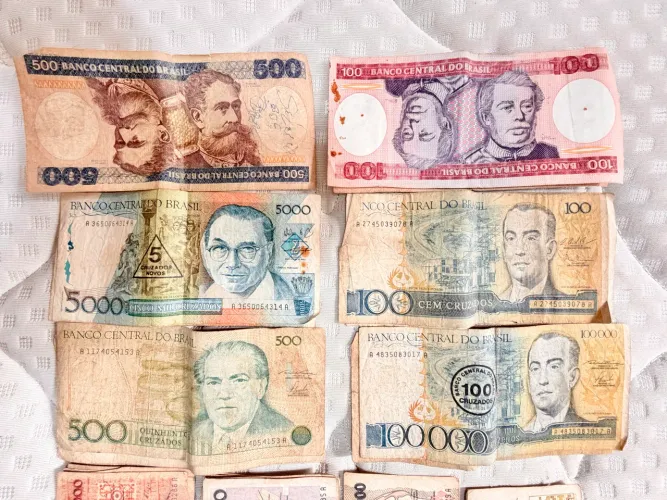Coleção de Moedas e Notas Antigas