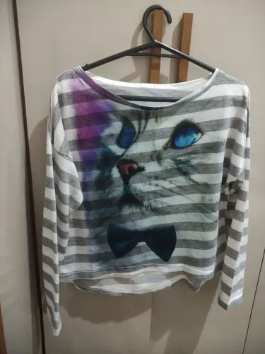 Várias roupas