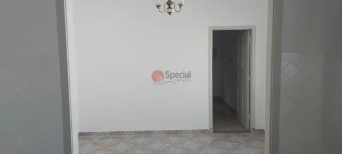 Casa térrea para locação na Vila Ema com moradia no mesmo terreno.