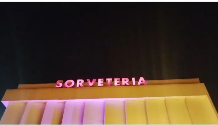Letra caixa com led SORVETERIA 