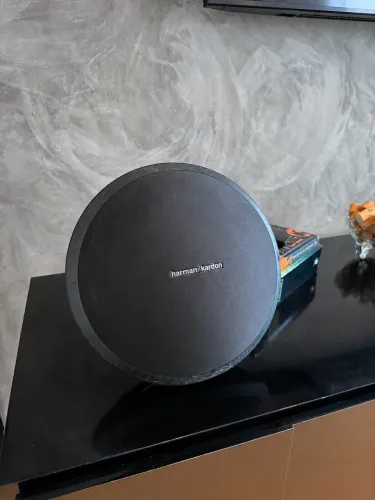 Som Portátil HK Onyx Studio