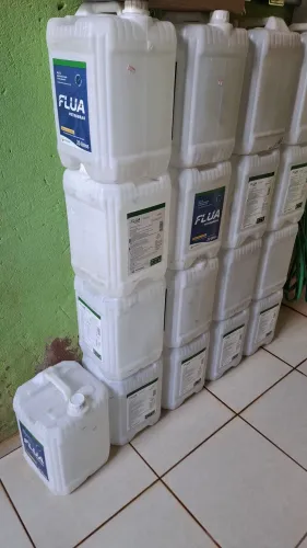 Baldes de 20 litros 10 reais cada