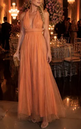 Vestido longo e fluido infinitas possibilidades de uso Salmão