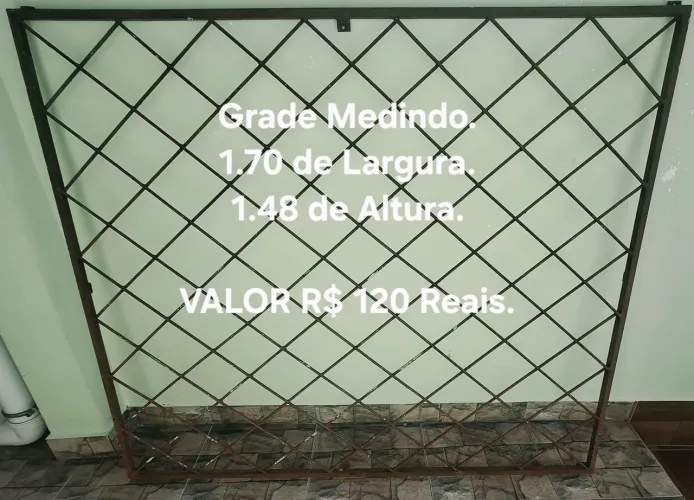Grade de Janela, Medindo 1.70 de Largura, por 1.48 de Altura.